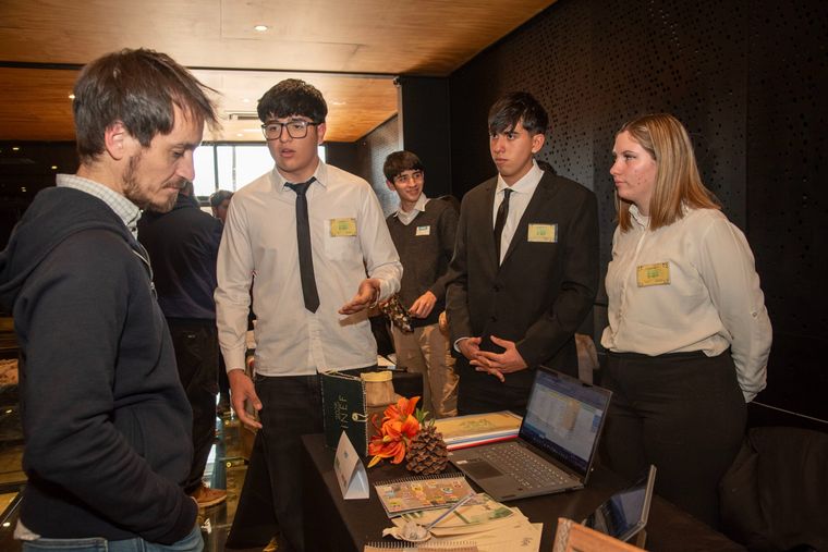 Cada grupo diseñó su emprendimiento desde cero con base sustentable. Cada grupo diseñó su emprendimiento desde cero con base sustentable.