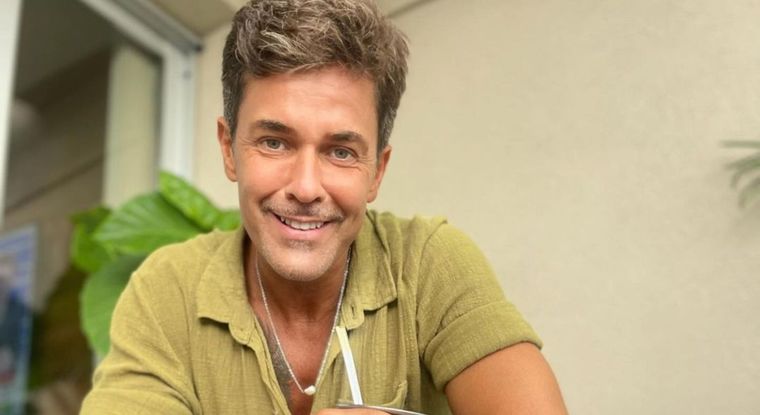 El actor salió con sus amigos este fin de semana y fue visto con la popular intérprete.