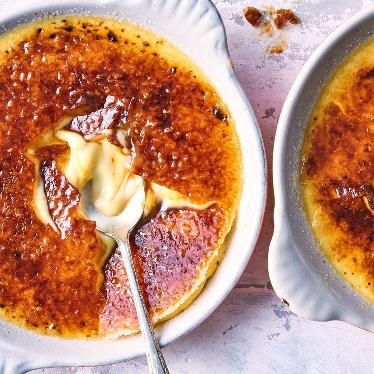 Admira la suavidad de la crema por dentro y lo delicioso y crujiente del caramelo en la superficie ¡se los hace agua la boca!