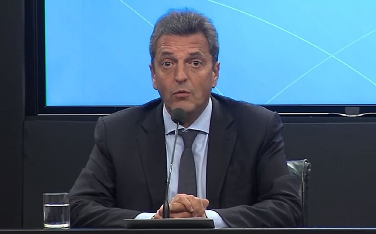 El ministro de Economía Sergio Massa, tiene el aval del Alberto Fernández y de Cristina pero el mercado lo está testeando con un dólar por las nubes. Foto: Noticias Argentinas