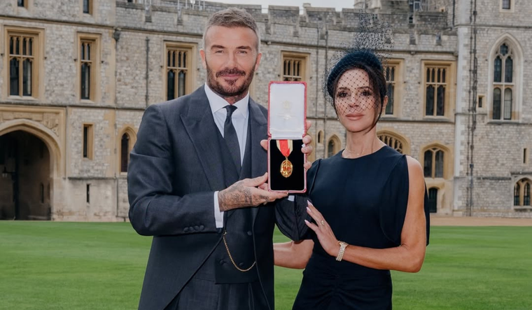 David Beckham es nombrado caballero y Victoria brilló como Lady Beckham.