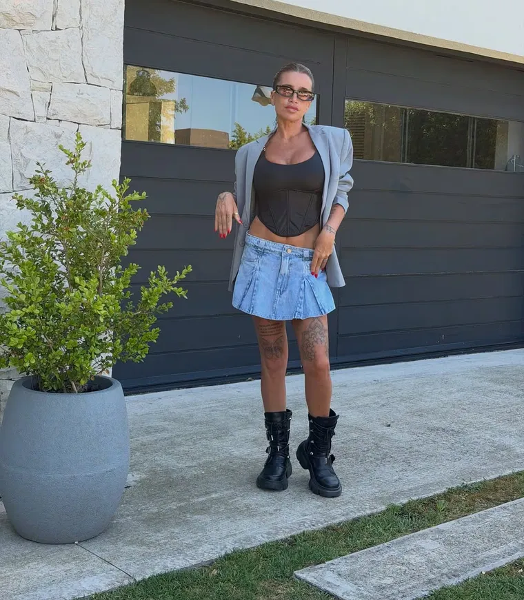 Los borcegos que consagraron el outfit de Flor Peña. Los borcegos que consagraron el outfit de Flor Peña.