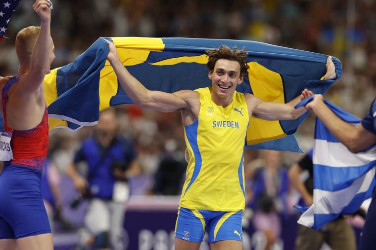 El hombre de 24 años celebró en tierras parisinas. Foto: EFE
