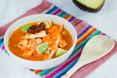 MDZol | El caldo tlalpeño proviene de Tlalpan, Ciudad de México, y originalmente se preparaba con ingredientes locales y accesibles para las familias de la región.