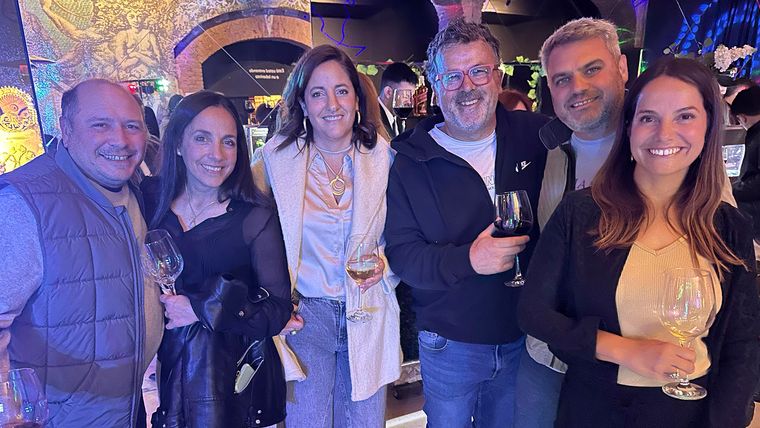 Luis Rego, Irene Diez, Agustina Diez, Héctor Correa, Nicolás Bougli y Carola Diez. Luis Rego, Irene Diez, Agustina Diez, Héctor Correa, Nicolás Bougli y Carola Diez.