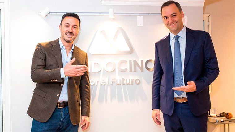 Petri, de campaña con Adorni cuando el malogrado dirigente aún no entraba en desgracia. Petri, de campaña con Adorni cuando el malogrado dirigente aún no entraba en desgracia.