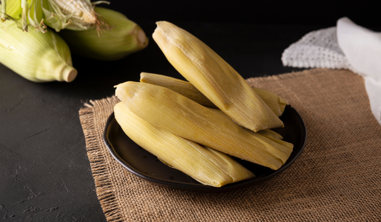 El secreto para que queden suaves es usar elote tierno y añadir mantequilla, lo que les da una textura casi de pastel. Esta receta se convertirá en tu favorita. El secreto para que queden suaves es usar elote tierno y añadir mantequilla, lo que les da una textura casi de pastel. Esta receta se convertirá en tu favorita.