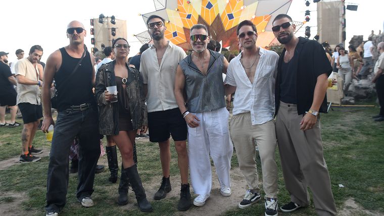 Emiliano Sallemi, Victoria Sallemi, Pablo Abraham, Alejandro de Borbón, Emmanuel Navarria y Lucas Picco. Emiliano Sallemi, Victoria Sallemi, Pablo Abraham, Alejandro de Borbón, Emmanuel Navarria y Lucas Picco.