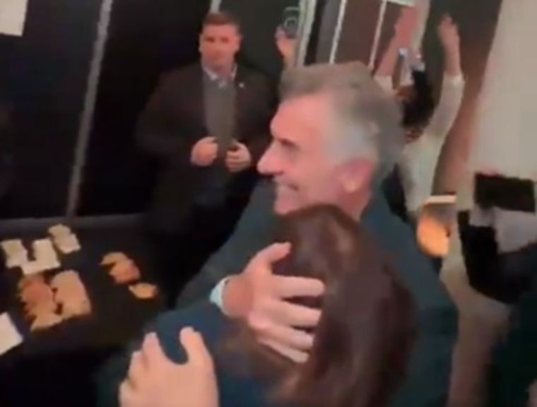 El momento del abrazo de Mauricio Macri con Patricia Bullrich