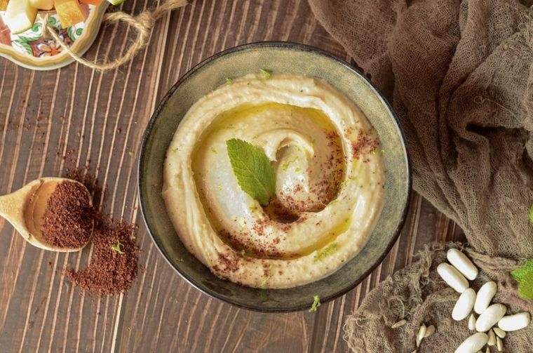 Hummus de alubias blancas Una receta simple y deliciosa para hacer en minutos. Foto: Bon Viveur