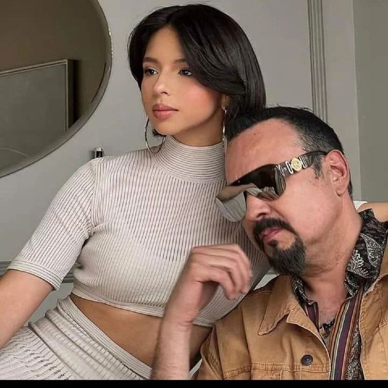 Pepe Aguilar junto a su hija Ángela Aguilar
