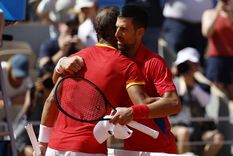 Djokovic reconoció a Nadal luego de vencerlo en los París 2024. Foto: EFE