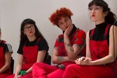 Dafne Valdes, Sibila Sotomayor, Lea Caceres y Paula Cometa de Las Tesis. Foto: GETTY IMAGES