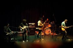 los pasajeros del ascensor suben a la nave cultural