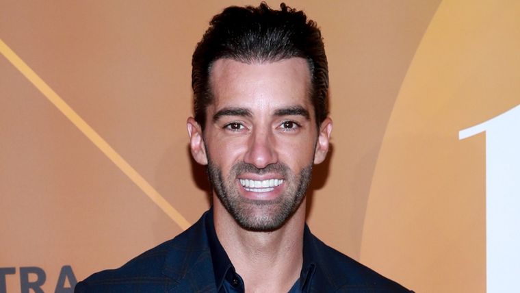 Toni Costa fue sorprendido por su novia Evelyn Beltrán.