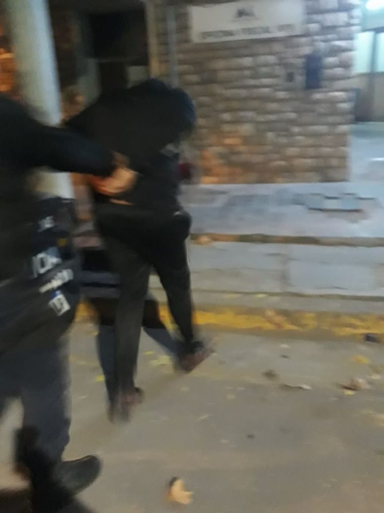 El momento en que detuvieron a los sospechosos