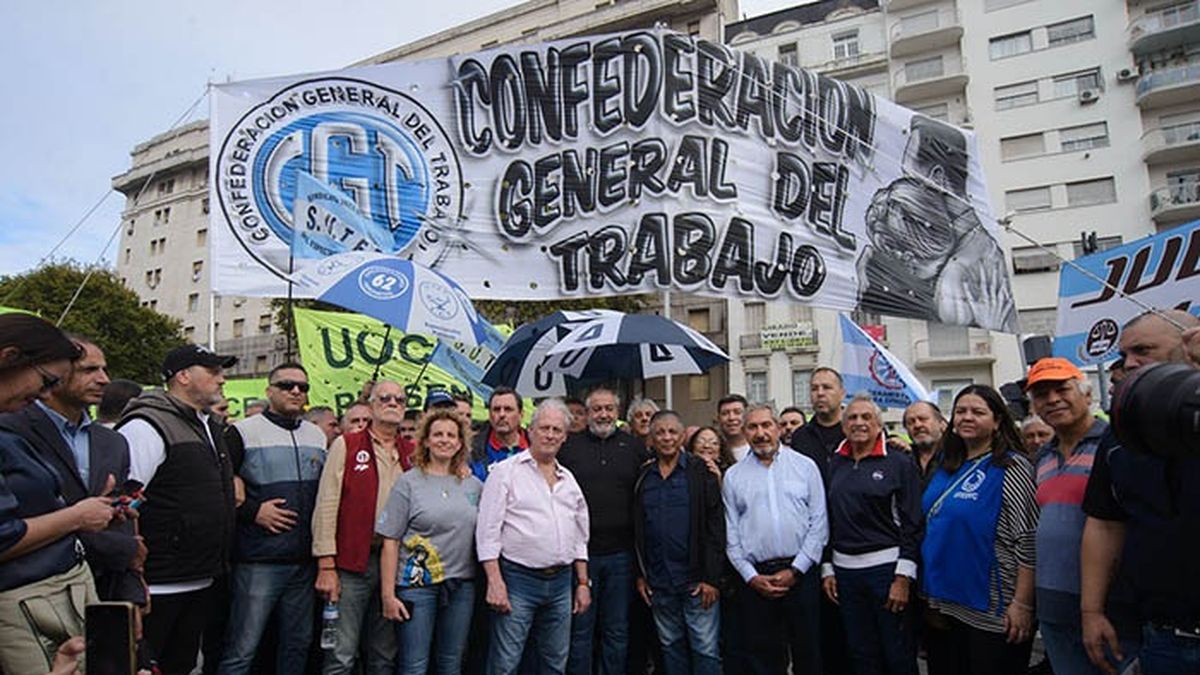 Sin acuerdo, la CGT está atravesada por los dialoguistas con Milei y los que quieren que todo estalle