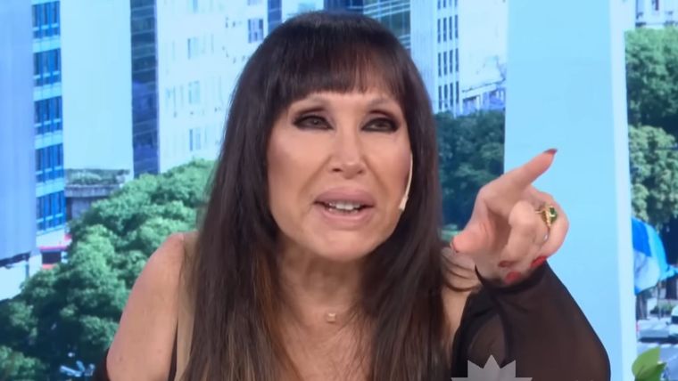 Moria Casán conduce La mañana con Moria por Eltrece.