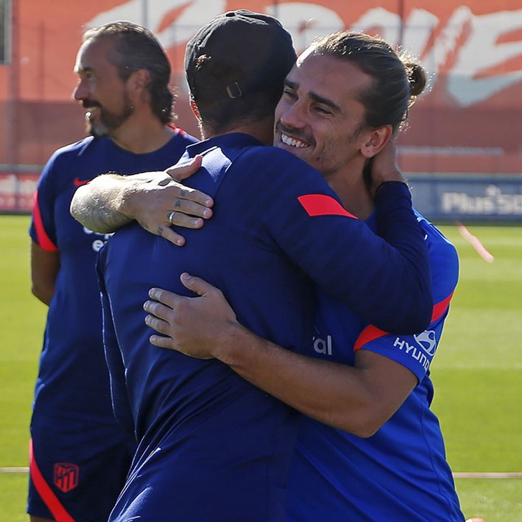 El abrazo entre dos viejos conocidos Foto: Atlético de Madrid