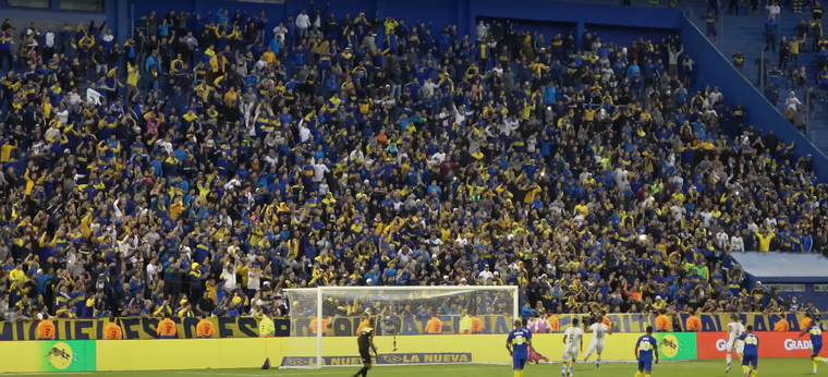 Los fanáticos del Xeneize estallaron con la atajada de su arquero. Foto: Captura