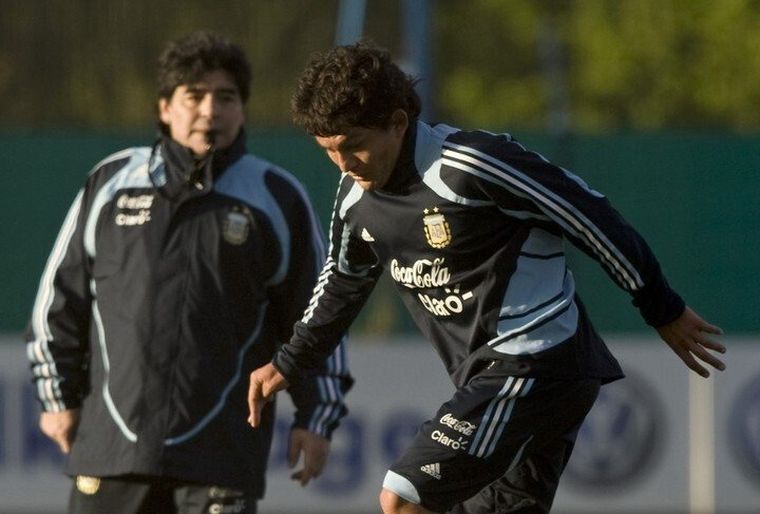 Maradona y Rodríguez en la Selección, en septiembre de 2009.
