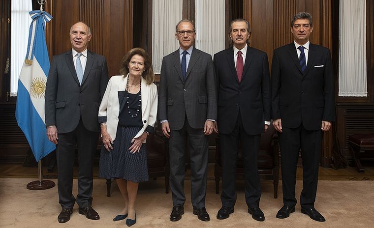 Los miembros de la Corte Suprema aguardan a que el Presidente los convoque para tratar el amparo