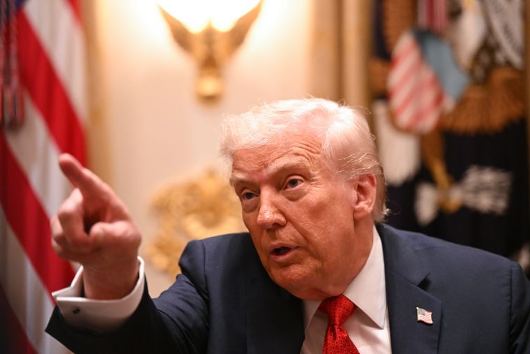 Donald Trump analiza hacer un juicio a la BBC. Foto Efe