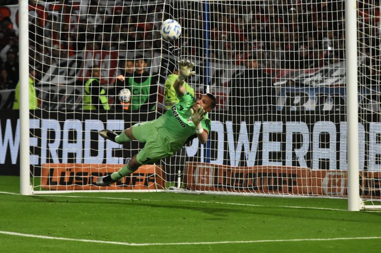 Como hace una semana frente a Libertad, Franco Armani volvió a clasificar a River gracias a la tanda de penales. 