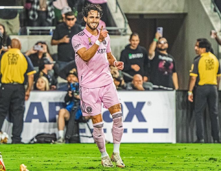 El atacante se ilusiona con posarse en lo más alto de la tabla de goleadores del club. Foto: Instagram @leonardocampana