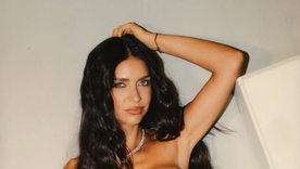 La modelo eligió una silueta sirena que redefinió la elegancia de alfombra roja. La modelo eligió una silueta sirena que redefinió la elegancia de alfombra roja.