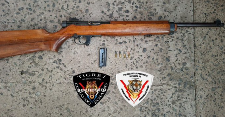 El arma con la que el vecino hirió al joven en Rosario.