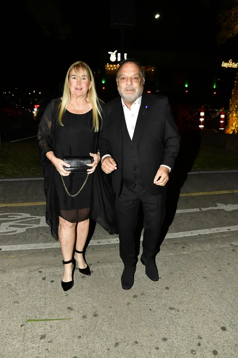 Baby Etchecopar y su esposa, presentes en el casamiento del cerebro de A24. Baby Etchecopar y su esposa, presentes en el casamiento del cerebro de A24.