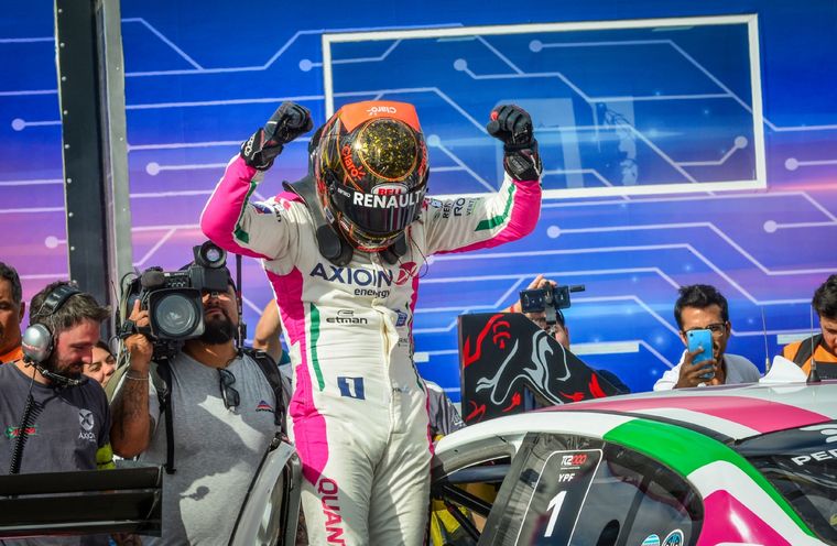 Leonel Pernía festejó en el Cabalén. Foto: TC2000