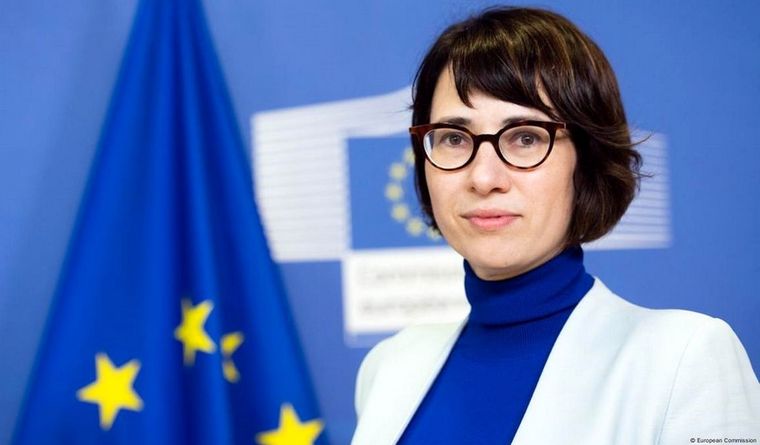 Annita Hipper, portavoz de la Unión Europea, busca el equilibrio entre las potencias. Foto Comisión Europea