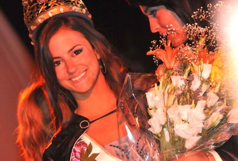 Paula Silvina Bermúdez representó a Cieneguita. La flamante soberana de Las Heras tiene 20 años. Foto: Pachy Reynoso / MDZ