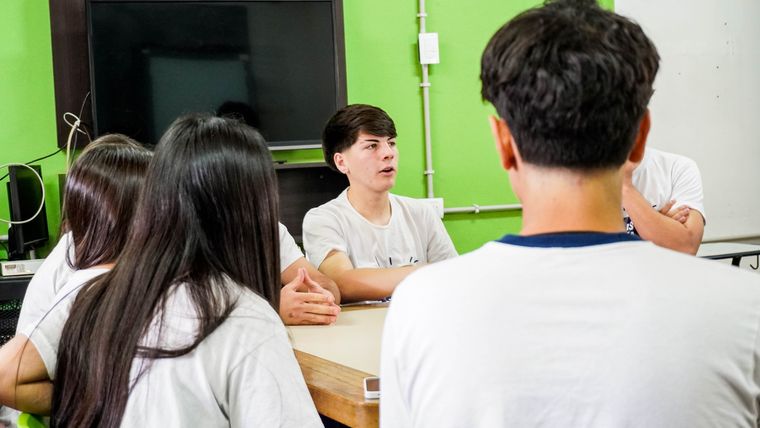 Con juegos y charlas, este grupo de estudiantes mendocinos combate el bullying en su escuela. Con juegos y charlas, este grupo de estudiantes mendocinos combate el bullying en su escuela.