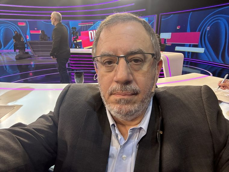 El abogado dejó clara su postura respecto al spot electoral de Milei Foto: Twitter @carlosmaslaton