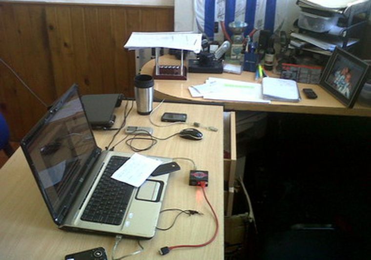 Hay dos detenidos por violar la ley de comunicaciones móviles. Foto: División Delitos Económicos