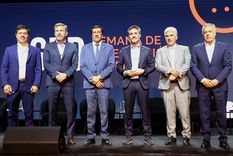 Cornejo junto a Kicillof y otros gobernadores en el CFI.