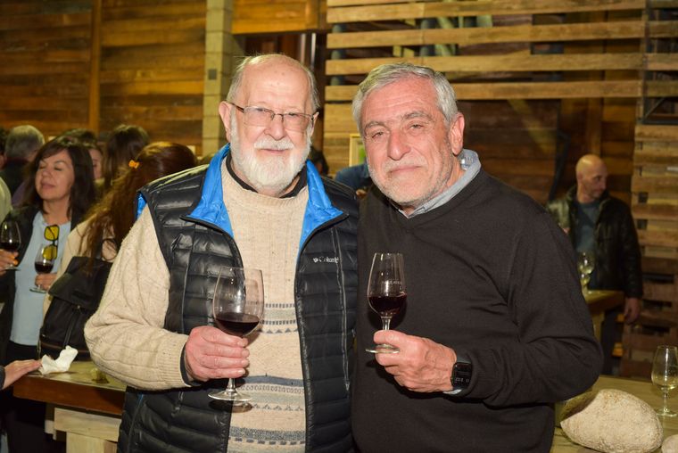 El reconocido pintor Antonio Sarelli junto a José Zuccardi. El reconocido pintor Antonio Sarelli junto a José Zuccardi.
