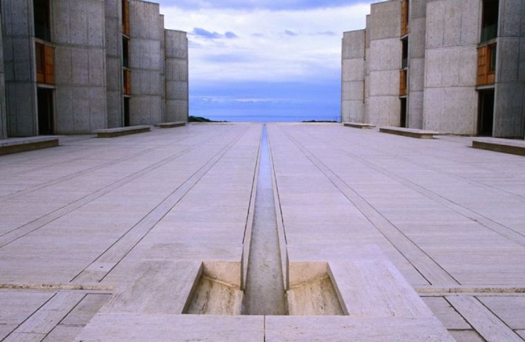 El Instituto Salk de Estudios Biológicos, un complejo de laboratorios situados en La Jolla, California, (EE.UU.) es un ejemplo de la neuroarquitectura. Foto: GETTY IMAGES