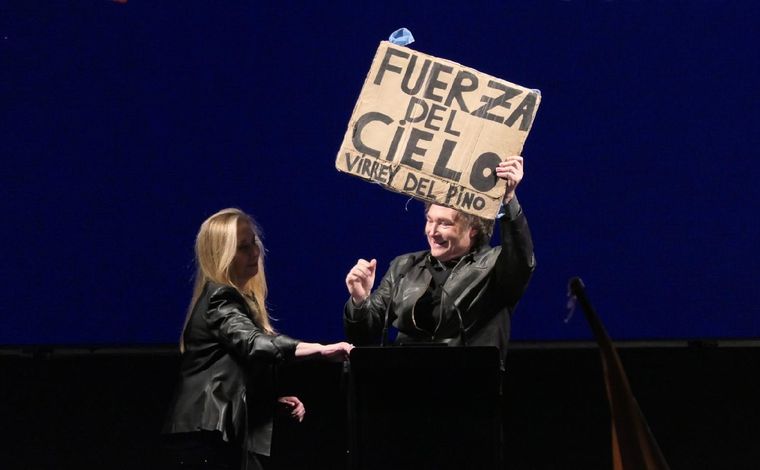 Javier y Karina Milei, ¿guiados por las fuerzas del cielo? Foto: EFE