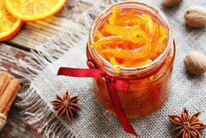 Preparación de naranjas confitadas: sabor y elegancia en cada bocado Foto: Shutterstock