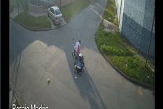 video: motochorro ataco a una mujer y perdio la moto