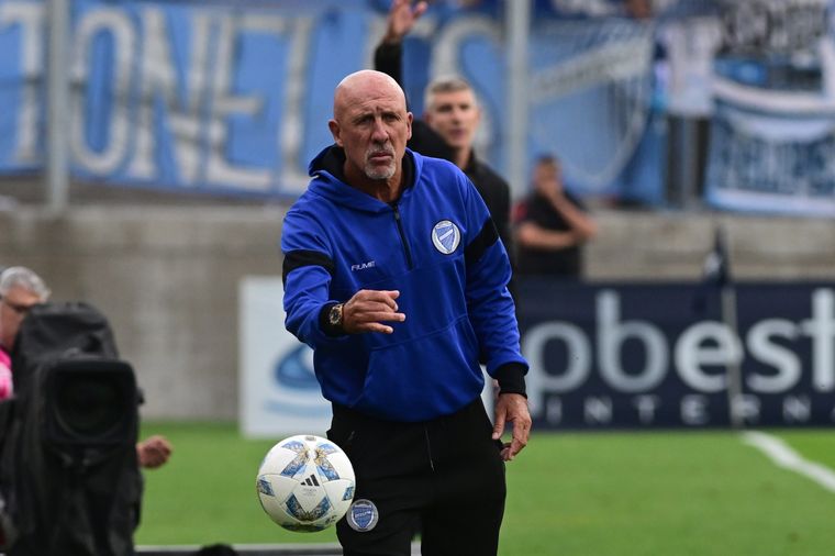 Oldrá envió una advertencia sobre su futuro como técnico de Godoy Cruz. Foto: Télam