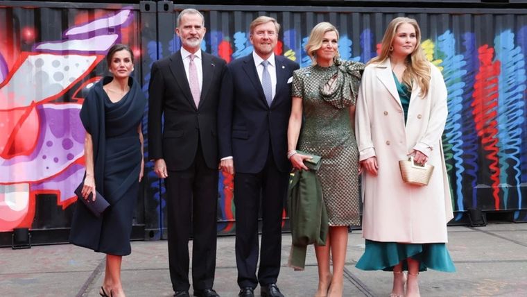 La familia real española junto a la familia real de los Países Bajos. Foto: Casa Real de España