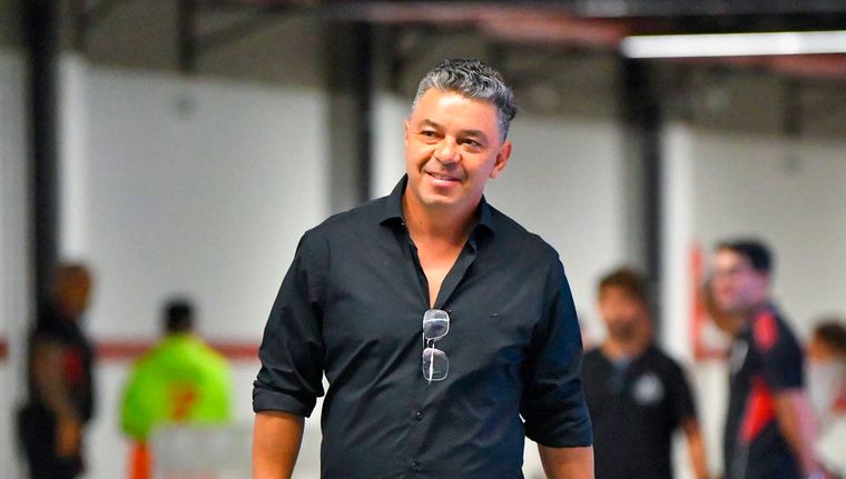 Gallardo y un sorpresivo plan para visitar a Argentinos Juniors. Gallardo y un sorpresivo plan para visitar a Argentinos Juniors.