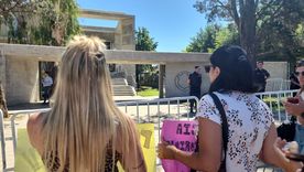 Madres exigen avances en la investigación por presuntos abusos sexuales en un Jardín de Infantes de un Centro Parroquial de Villa Carlos Paz. Madres exigen avances en la investigación por presuntos abusos sexuales en un Jardín de Infantes de un Centro Parroquial de Villa Carlos Paz.