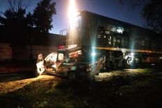 Un tren embistió a una camioneta en la ciudad de Córdoba durante las primeras horas de este viernes Foto: Policía de la Provincia de Córdoba