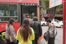 Colectivos, vuelos y bancos con atención restringida Foto: Rodrigo DAngelo / MDZ